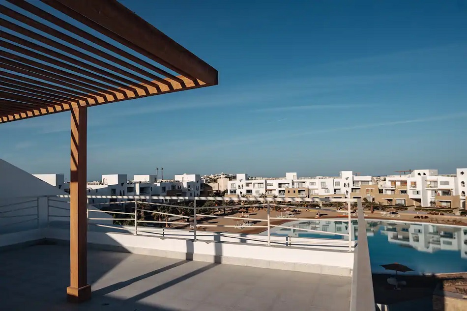 elgouna swan lake penthouse for rent lagoon view