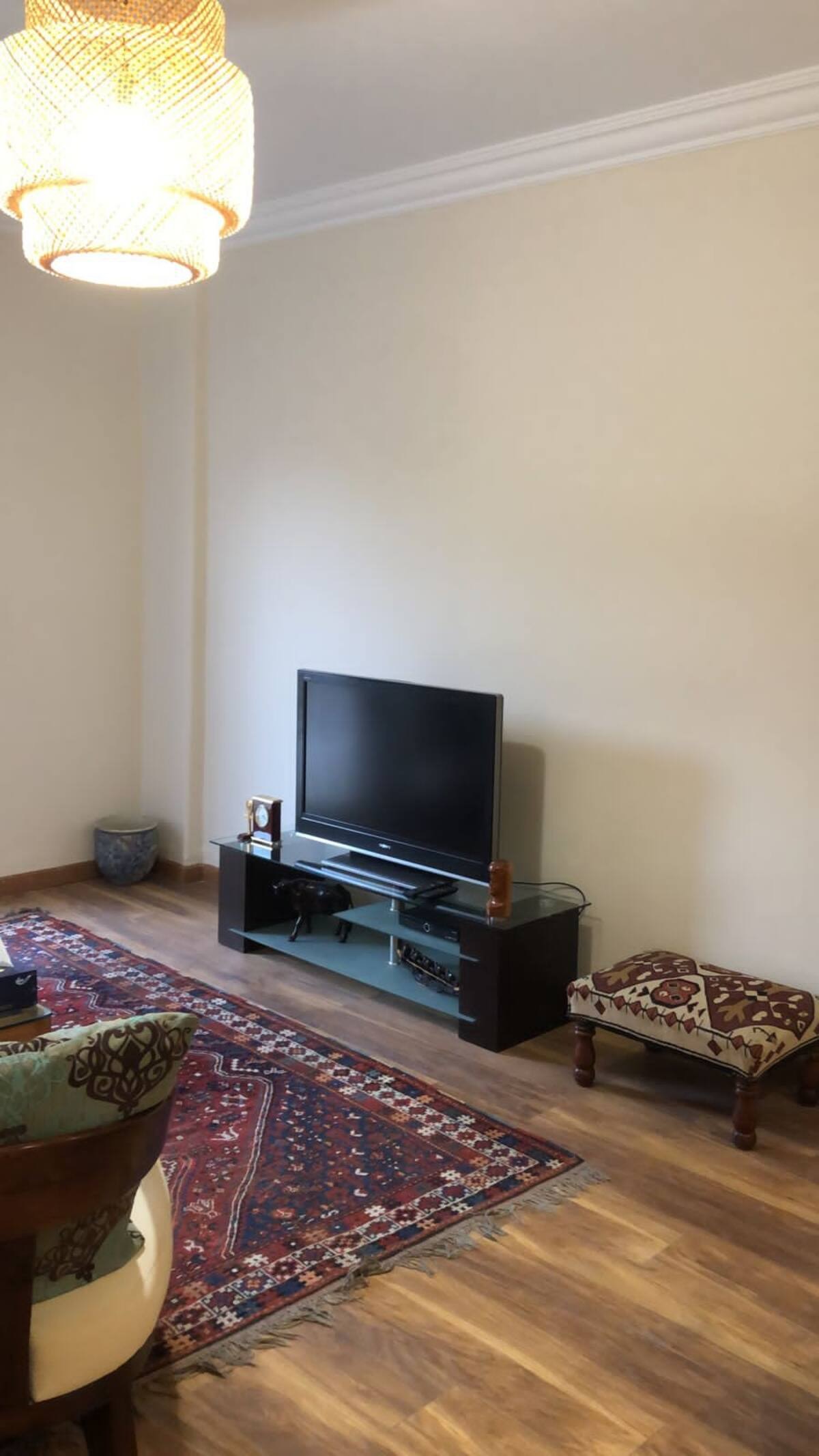 Zamalek 3bed furnished flat-for-rent Cairo flat screen TV